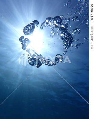bubble ring crack bubble ring crack 104716059