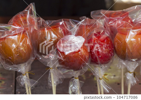 Candy apple candy stall candy summer vacation gourmet fruit skewers festival 104717086