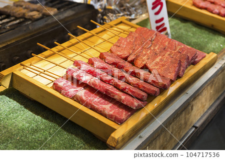 節日檔口牛排豬舌牛肉牛串烤牛肉串檔口攤市集 104717536