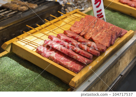 節日檔口牛排豬舌牛肉牛串烤牛肉串檔口攤市集 104717537