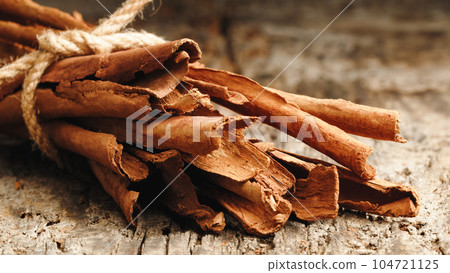 Aromatic sticks of fine cinnamon 104721125