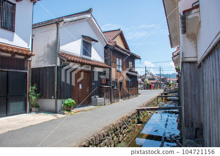 倉吉市打槻玉川傳統建築群保護區 玉川沿岸的白牆倉庫 104721156