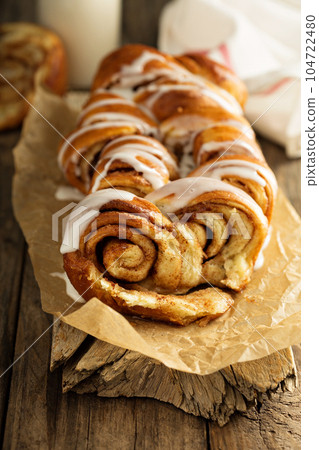 CInnamon rolls pull apart loaf CInnamon rolls pull apart loaf 104722480