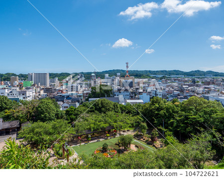 Blue summer sky and view from Kakegawa Castle toward Kakegawa Station, Kakegawa City, Shizuoka Prefecture Blue summer sky and view from Kakegawa Castle toward Kakegawa Station, Kakegawa City, Shizuoka Prefecture 104722621