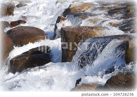 河堰石與水流（插畫風格） 104726236