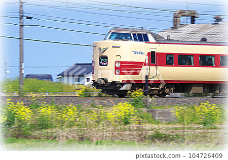 JNR-colored limited express Yakumo running on the Sanin Main Line (illustration style) 104726409
