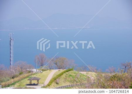 從香川縣高松市安吉龍王山公園眺望小豆島 104726814