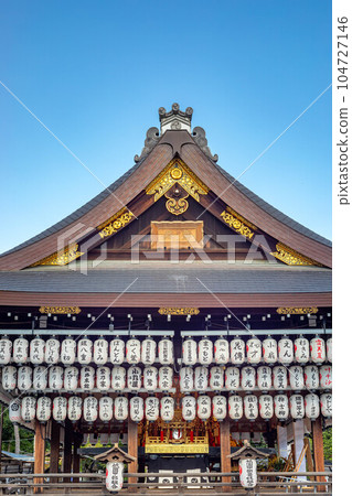 初夏的八坂神社、重要文化財產少女的山牆和雨季的藍天 104727146