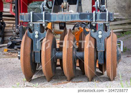 Complex multipurpose agricultural farming machine with driving disc flow Complex multipurpose agricultural farming machine with driving disc flow 104728877