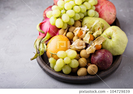 Exotic fruits platter 104729839