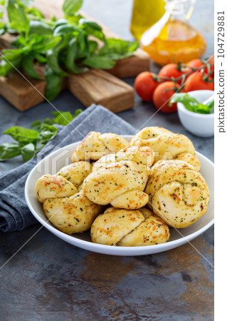 Garlic and cheese dinner rolls 104729881