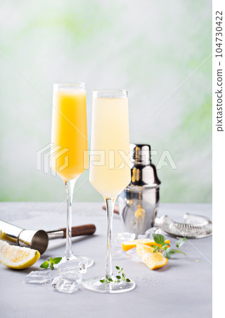 Breakfast mimosa cocktails 104730422
