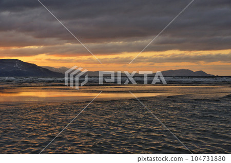 波濤洶湧的日本海 104731880
