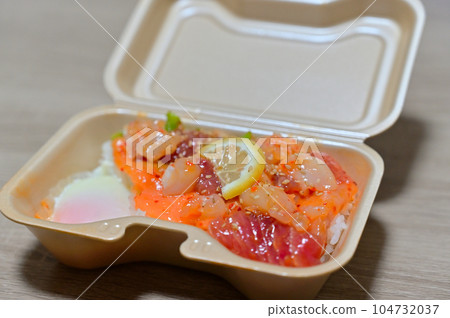 Poke bowl, seafood bowl, local gourmet, local food 104732037
