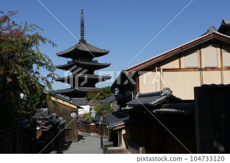 展現京都風光的八坂塔 展現京都風光的八坂塔 104733120