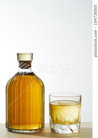 Whiskey and glass Whiskey and glass 104736005