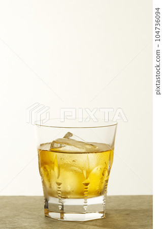 威士忌和玻璃 威士忌和玻璃 104736094
