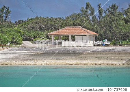 Aragusuku Port on Aragusuku Island 104737606