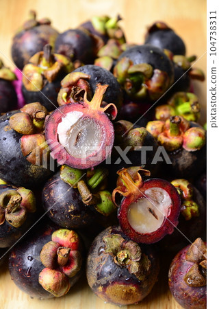 mangosteen fruit mangosteen fruit 104738311