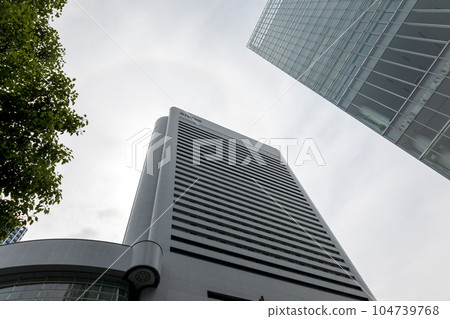 陰天時看到的大阪希爾頓酒店和希爾頓廣場建築(2023 年 5 月拍攝) 陰天時看到的大阪希爾頓酒店和希爾頓廣場建築(2023 年 5 月拍攝) 104739768
