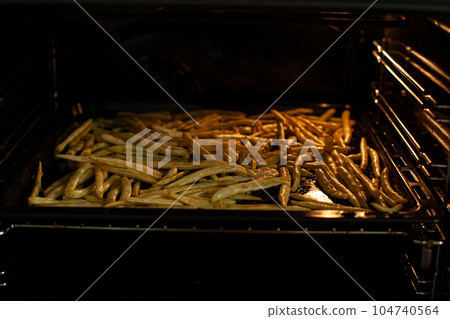 Yellow and green kidney beans cooking 104740564