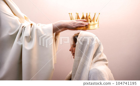 Hands placing a crown on a woman's head 104741195