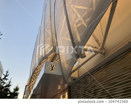 Louis Vuitton Maison Osaka Midosuji Designed by architect Jun Aoki Louis Vuitton Maison Osaka Midosuji Designed by architect Jun Aoki 104741560