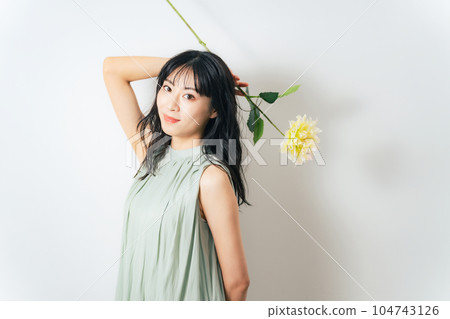 Women's beauty image skin care cosmetics 104743126