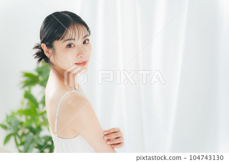 Women's beauty image skin care cosmetics 104743130