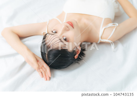 Women's beauty image skin care cosmetics 104743135