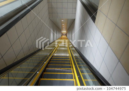 The morning of the deep escalator at Fukuoka Subway Nanakuma Line's new station "Kushida Jinja-mae Station" The morning of the deep escalator at Fukuoka Subway Nanakuma Line's new station "Kushida Jinja-mae Station" 104744975