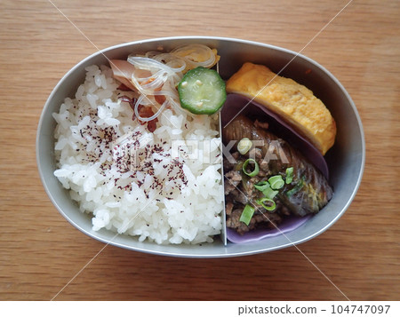 Boiled eggplant and omelet bento box Boiled eggplant and omelet bento box 104747097