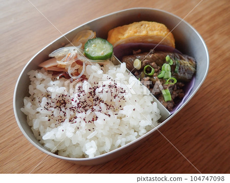 Boiled eggplant and omelet bento box Boiled eggplant and omelet bento box 104747098
