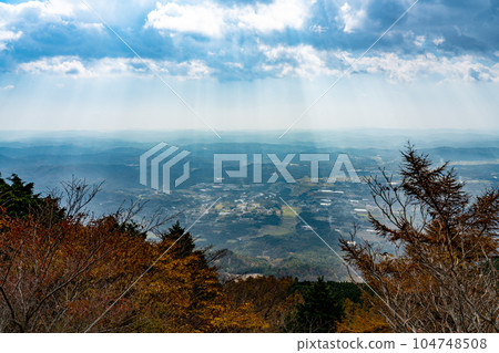 從凪山步道看到的日本原和吉備高原 岡山縣勝田郡凪町2 104748508