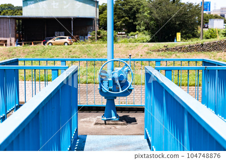 No. 4 sluice on the right bank of the Yanase River, sluice gate for the British trunk line. 104748876