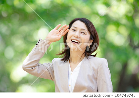 Fresh green business working women Fresh green business working women 104749743
