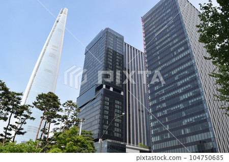 High-rise buildings in Jamsil, Songpa-gu, Seoul, South Korea High-rise buildings in Jamsil, Songpa-gu, Seoul, South Korea 104750685