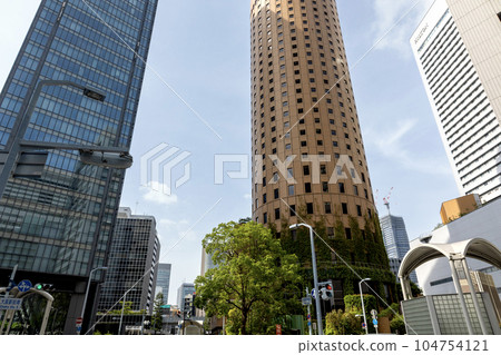 Umeda DT Tower and Osaka Maru Building (taken in May 2023) 104754121