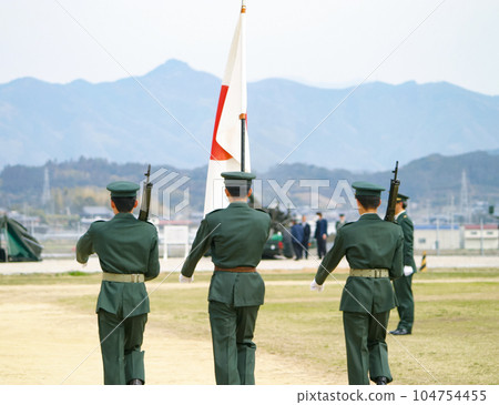 Flag-bearers and flag guards of the Ground Self-Defense Force marching 104754455
