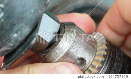 Drill chuck for holding drills, nozzles and other tools on the rotating spindle Drill chuck for holding drills, nozzles and other tools on the rotating spindle 104757339