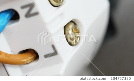 Tightening the socket terminals with a screwdriver. Tightening the socket terminals with a screwdriver. 104757350
