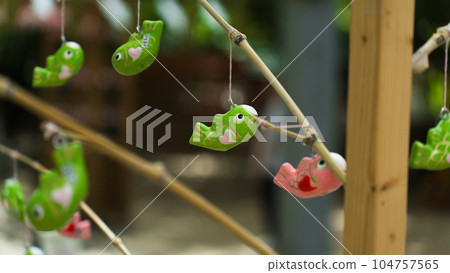 帶心形符號的魚娃娃 帶心形符號的魚娃娃 104757565