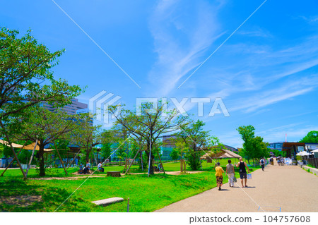 [Osaka Prefecture] Scenery in front of Tennoji Station in the big city with blue sky in July 104757608