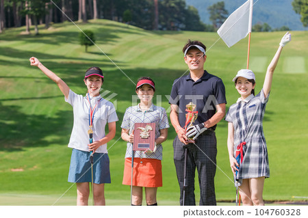 Men and women of golfers who receive golf competitions, tournaments and awards at golf courses 104760328