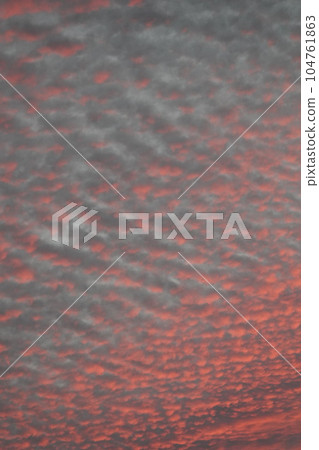 A divine sunset that appeared in the sky of Nakanojo, Sakaki-cho, Hanishina-gun, Nagano Prefecture 104761863