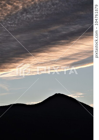 A divine sunset that appeared in the sky of Nakanojo, Sakaki-cho, Hanishina-gun, Nagano Prefecture A divine sunset that appeared in the sky of Nakanojo, Sakaki-cho, Hanishina-gun, Nagano Prefecture 104761879