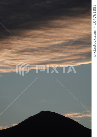 A divine sunset that appeared in the sky of Nakanojo, Sakaki-cho, Hanishina-gun, Nagano Prefecture A divine sunset that appeared in the sky of Nakanojo, Sakaki-cho, Hanishina-gun, Nagano Prefecture 104761883