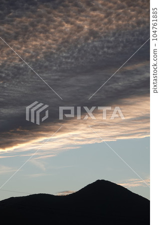 A divine sunset that appeared in the sky of Nakanojo, Sakaki-cho, Hanishina-gun, Nagano Prefecture A divine sunset that appeared in the sky of Nakanojo, Sakaki-cho, Hanishina-gun, Nagano Prefecture 104761885
