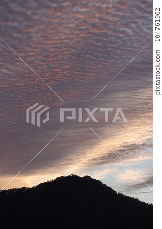 A divine sunset that appeared in the sky of Nakanojo, Sakaki-cho, Hanishina-gun, Nagano Prefecture A divine sunset that appeared in the sky of Nakanojo, Sakaki-cho, Hanishina-gun, Nagano Prefecture 104761902