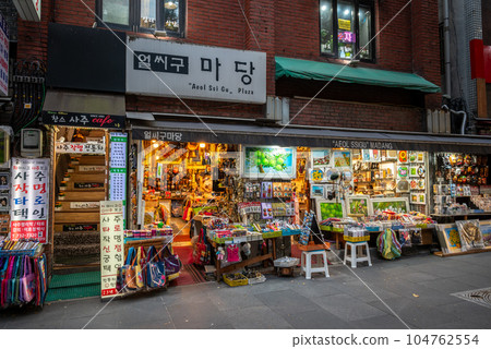 Korean souvenir shop in Insadong pedestrian tourist street in central Seoul, South Korea Korean souvenir shop in Insadong pedestrian tourist street in central Seoul, South Korea 104762554